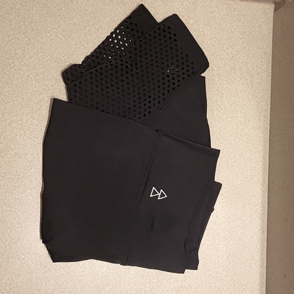 Like New Yoga Design Lab Katie Laser Cutout Leggings